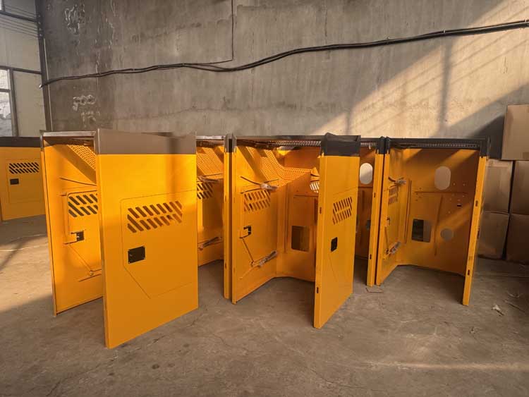 الجرافة ذات العجلات الأربع الصغيرة