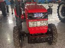 جرار بعجلات