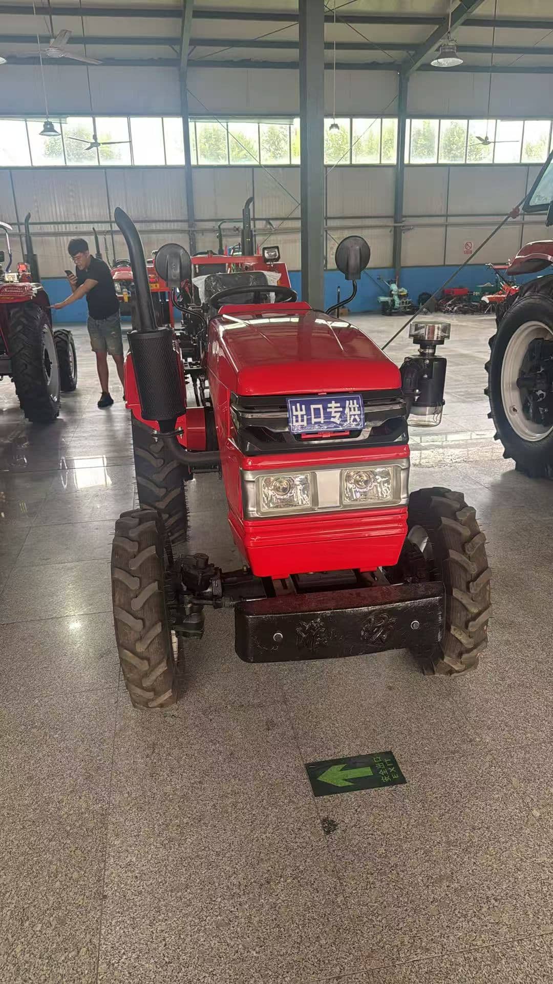 جرار بعجلات